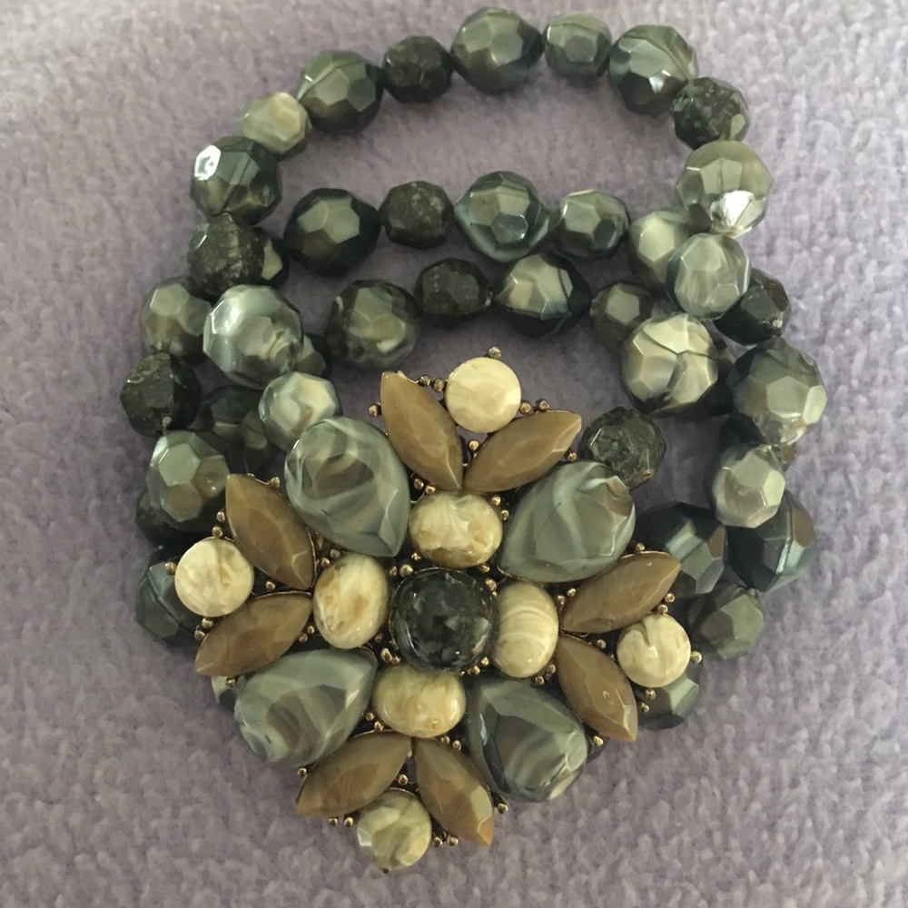 Beautiful stones stretch bracelet